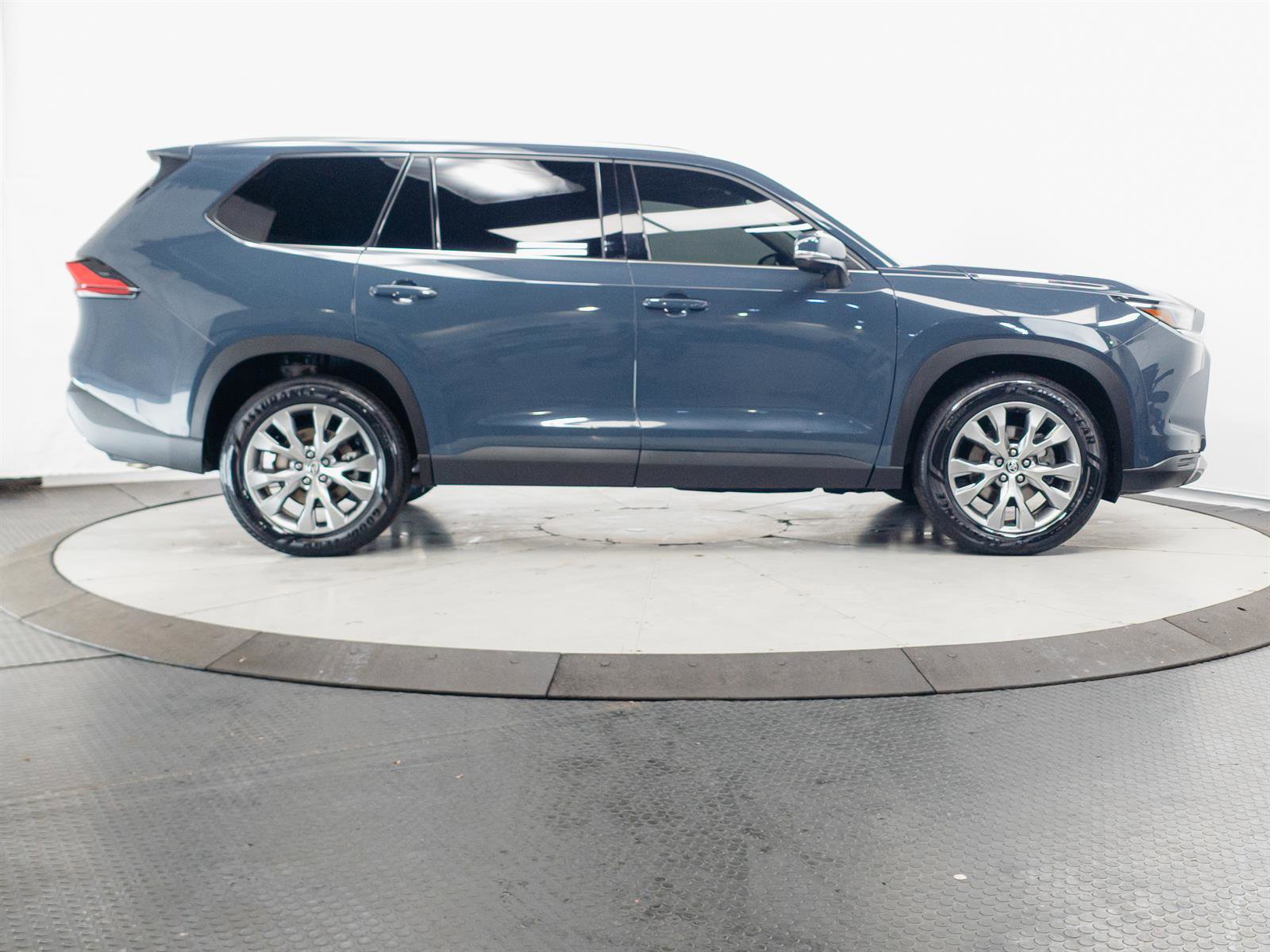 Certified 2024 Toyota Grand Highlander AWD image 14