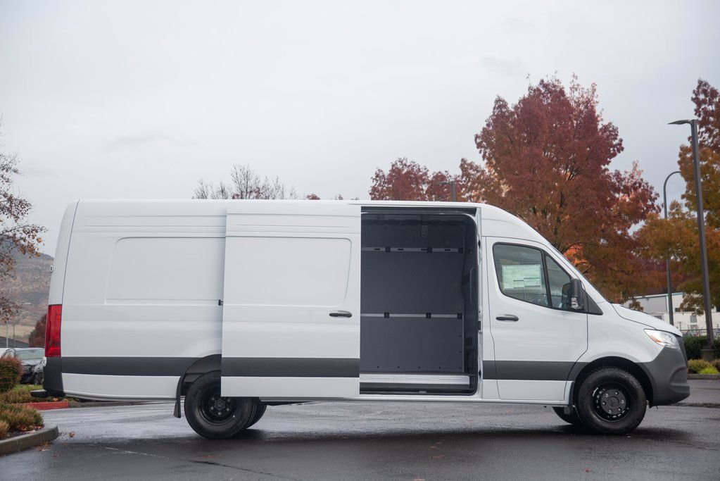 New 2025 Mercedes-Benz Sprinter 4500 image 7