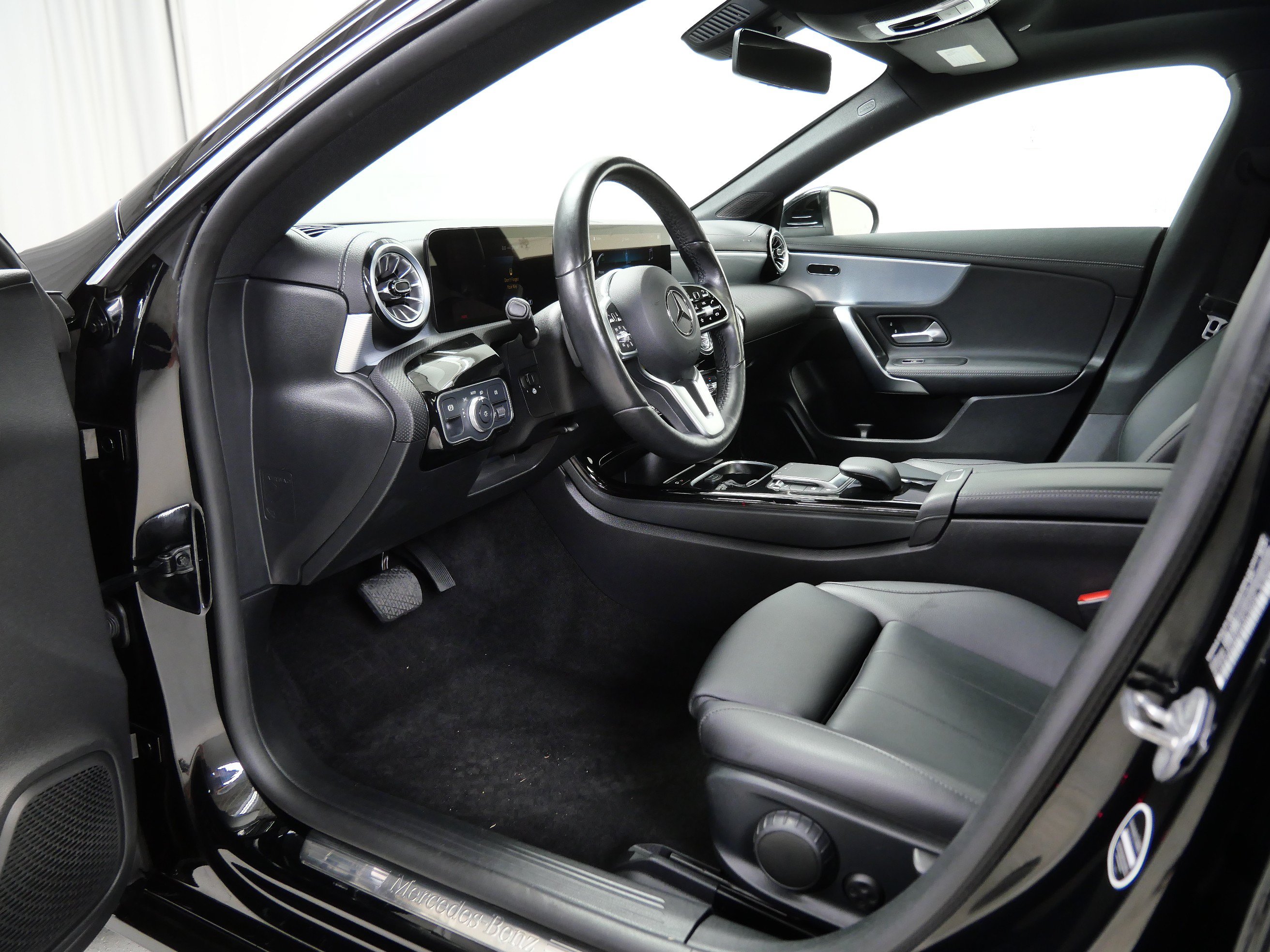 Certified 2022 Mercedes-Benz CLA 250 4MATIC w/ Premium Package Lite image 13