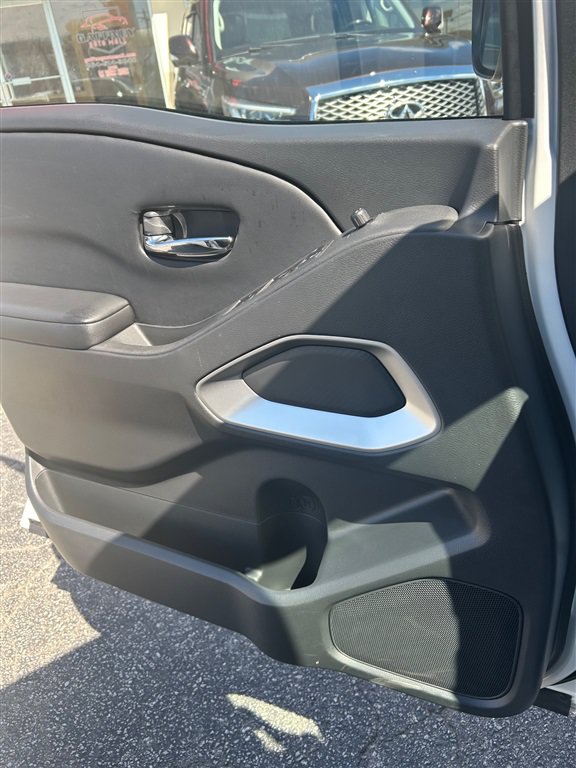 Used 2025 Nissan Frontier SV AWD/4WD image 15