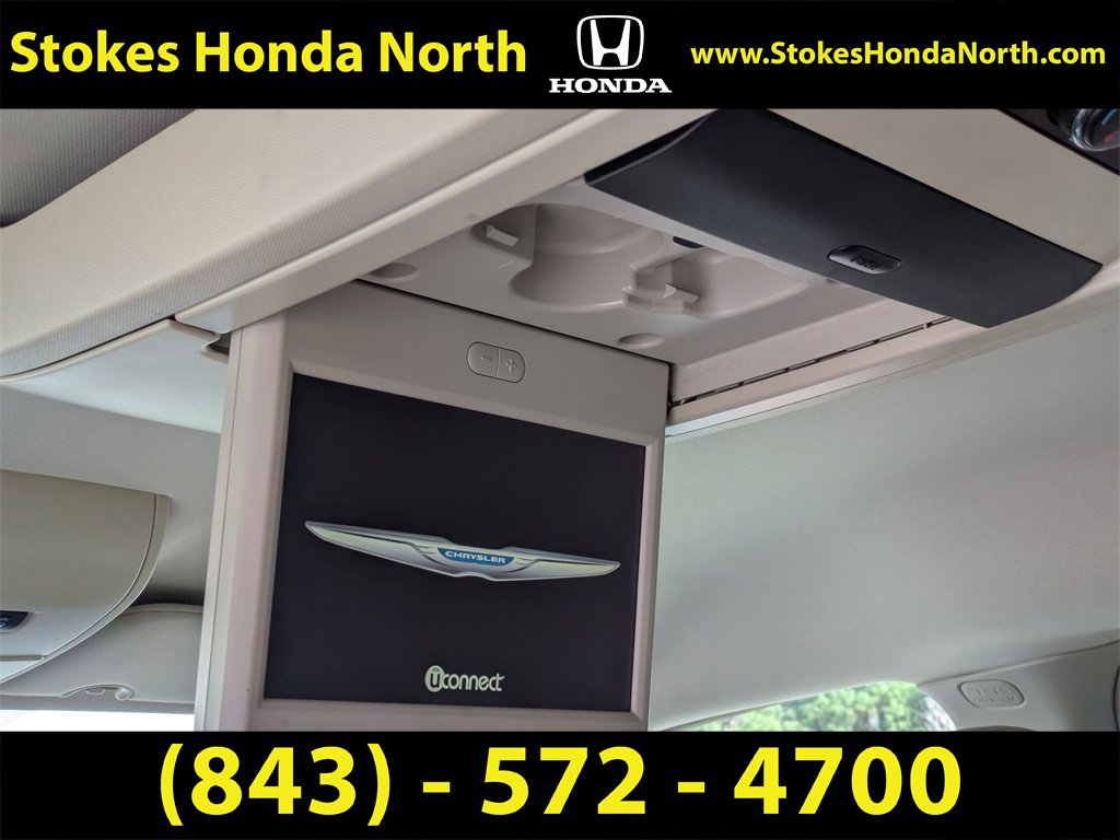 Used 2014 Chrysler Town & Country Touring-L image 19