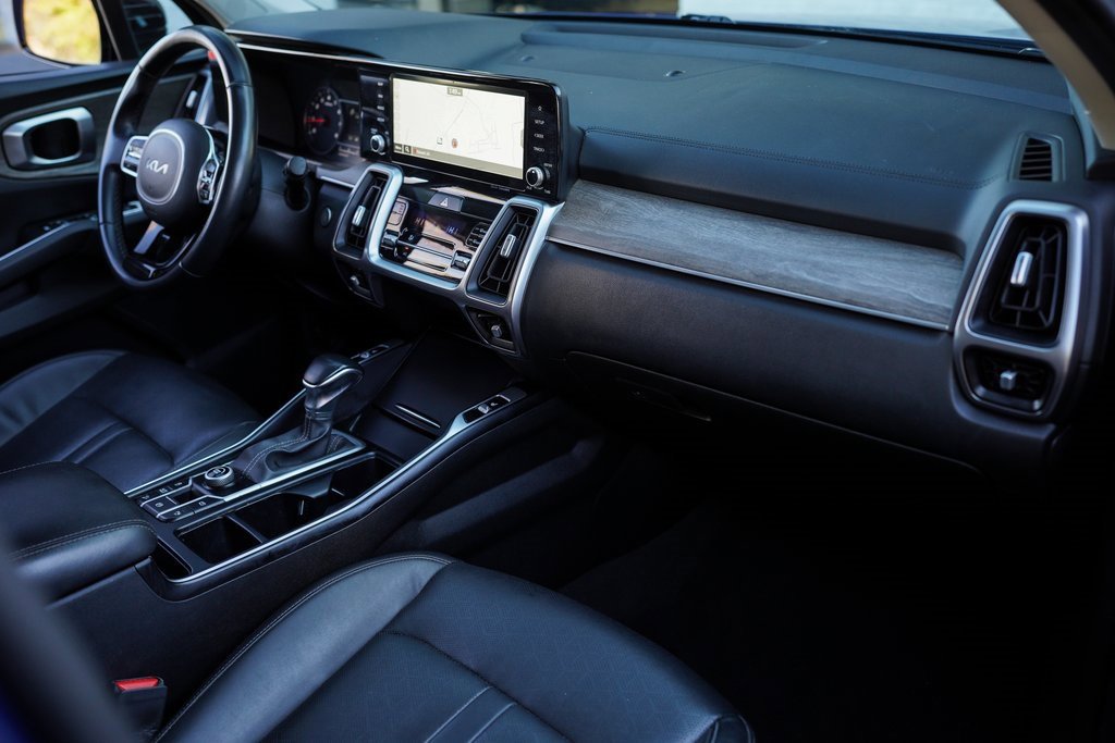 Used 2023 Kia Sorento EX image 16