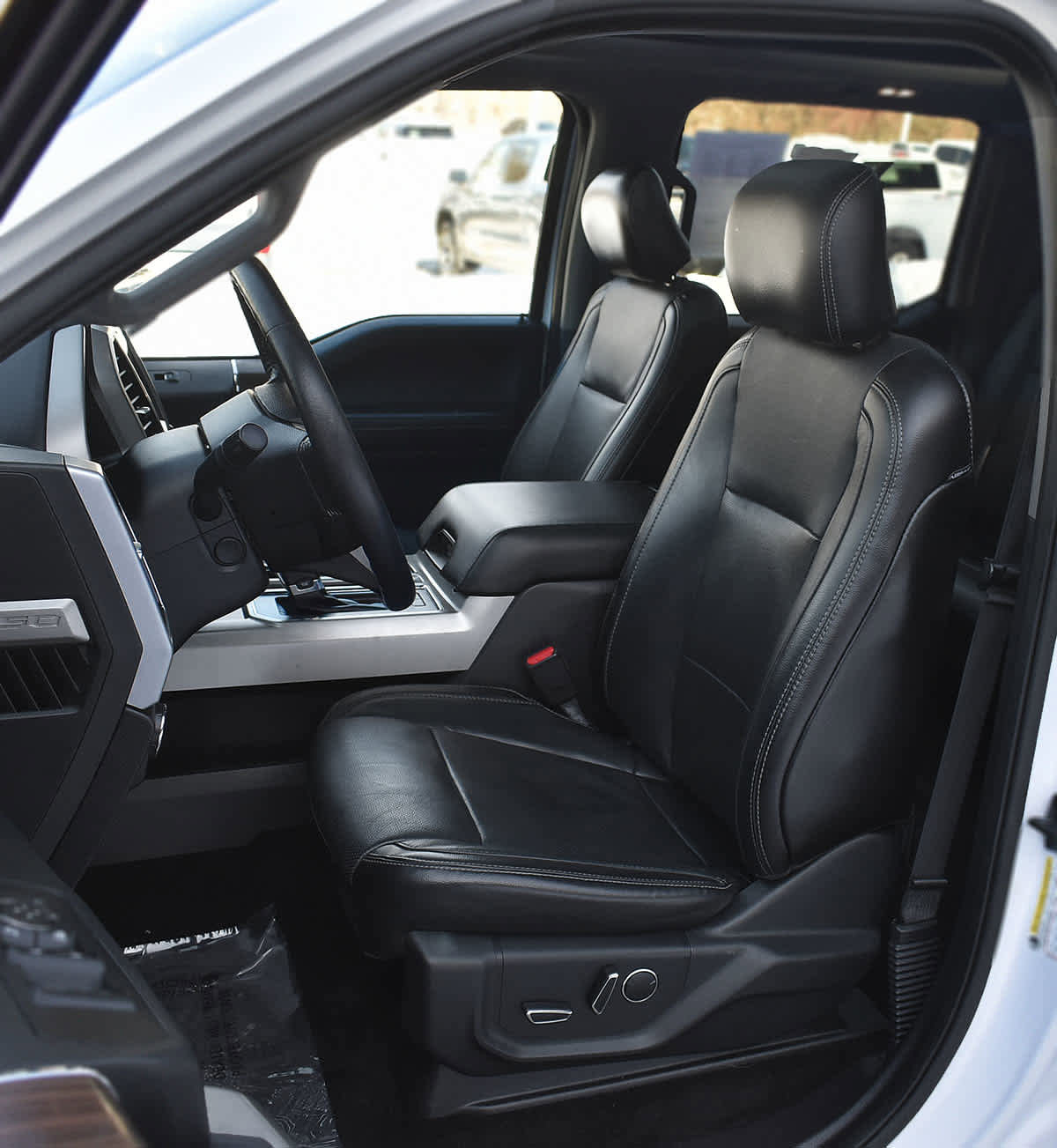 Used 2017 Ford F150 Lariat w/ Equipment Group 502A Luxury image 9