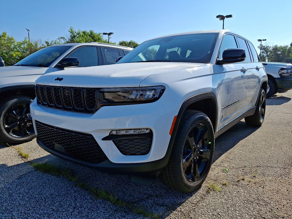 New 2025 Jeep Grand Cherokee Limited w/ Black Appearance Package