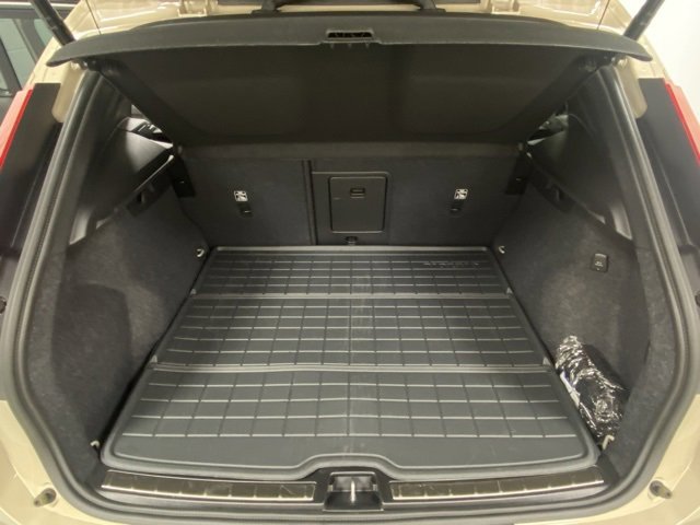 Certified 2025 Volvo XC40 B5 Ultra w/ Protection Package Premier image 8