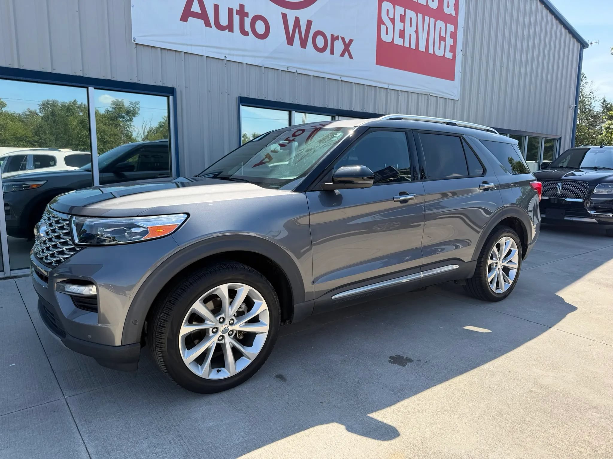 Used 2021 Ford Explorer Platinum w/ Equipment Group 601A AWD/4WD image 21