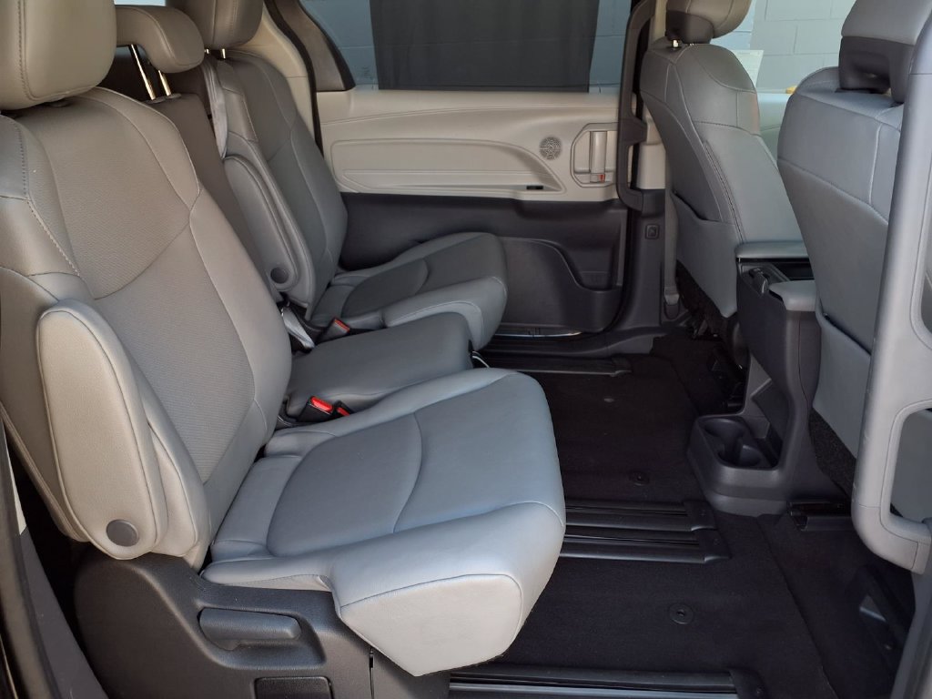 Certified 2024 Toyota Sienna XLE FWD image 34