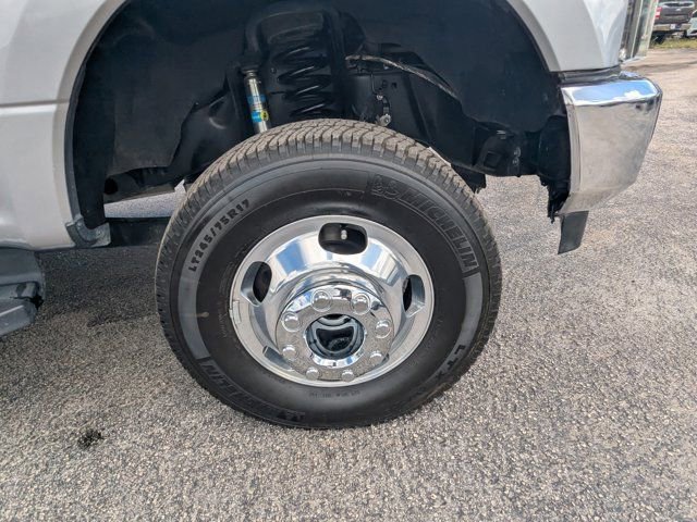 Used 2022 Ford F350 Lariat w/ Lariat Ultimate Package AWD/4WD image 12
