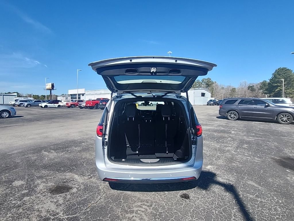 New 2026 Chrysler Pacifica Select image 27