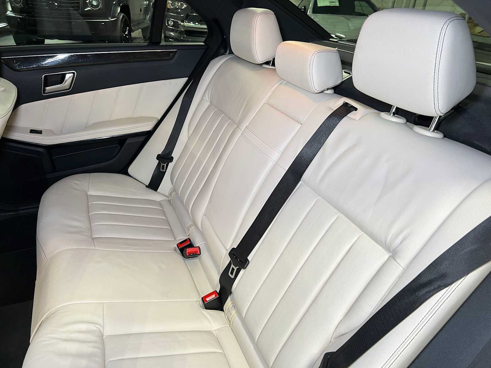 Used 2015 Mercedes-Benz E 400 4MATIC Sedan image 21