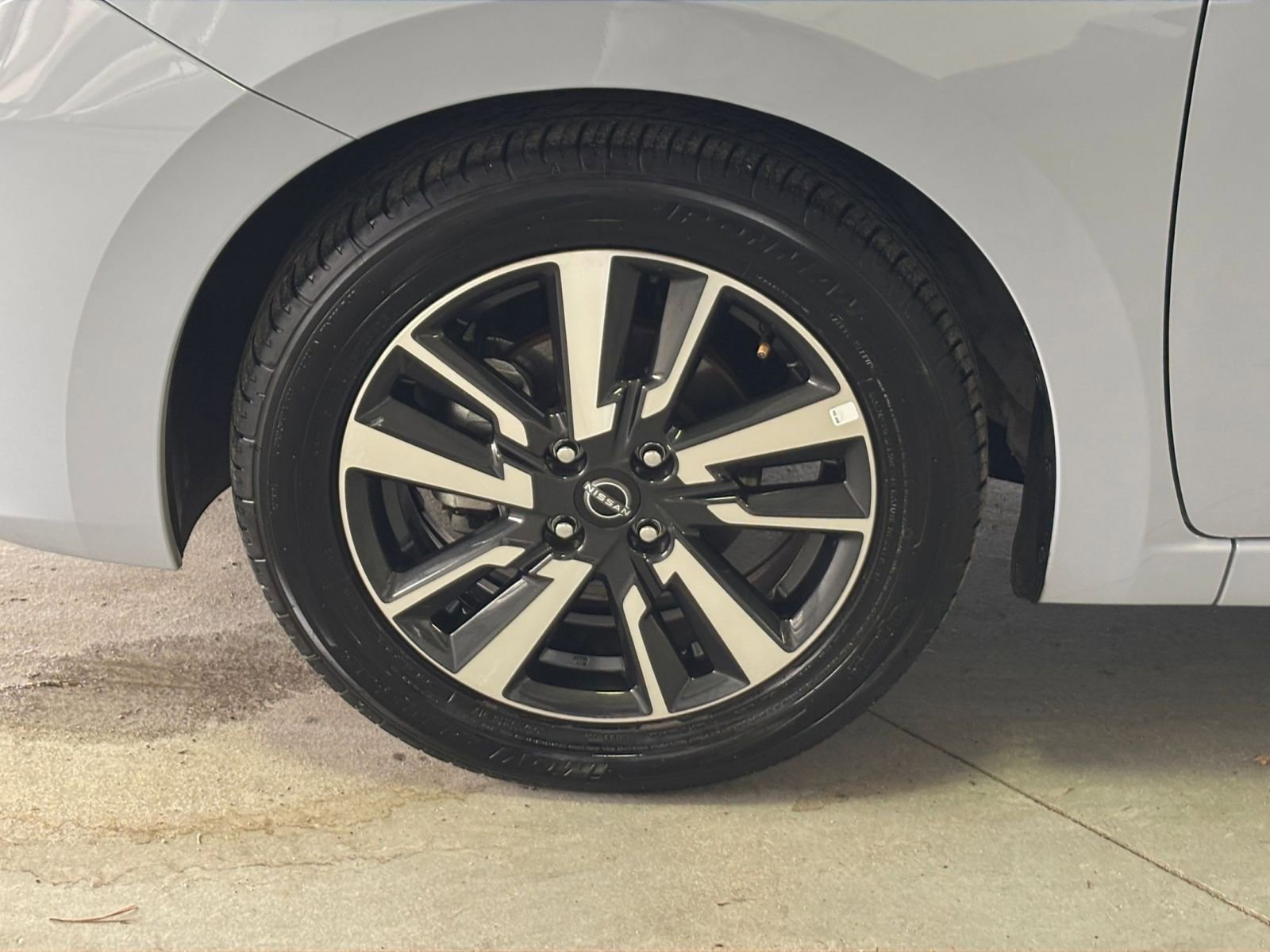 Used 2025 Nissan Versa SV image 29