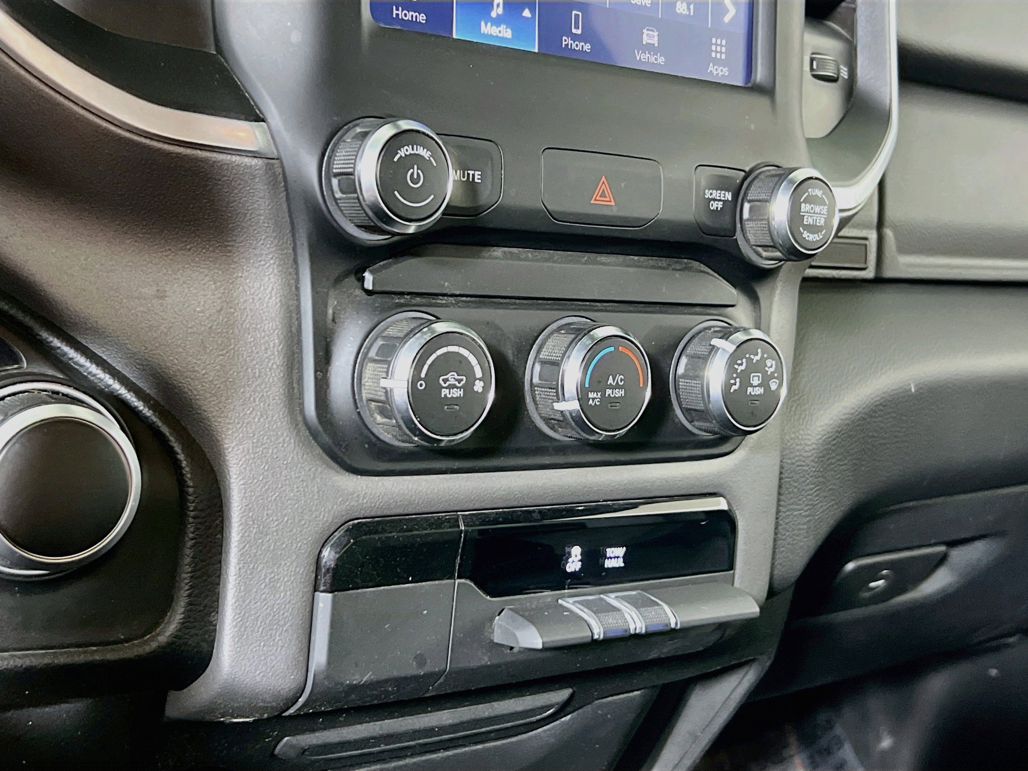 Used 2022 RAM 1500 Big Horn AWD/4WD image 15