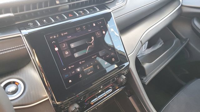 Certified 2024 Jeep Grand Cherokee L Altitude image 12