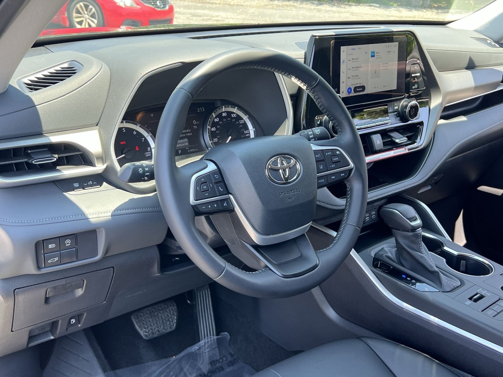 Used 2024 Toyota Highlander XLE AWD/4WD image 15