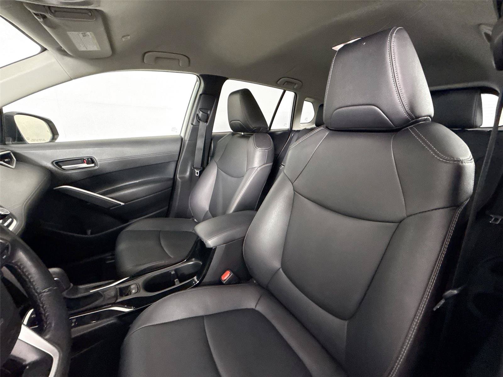 Certified 2025 Toyota Corolla Cross XLE FWD image 3