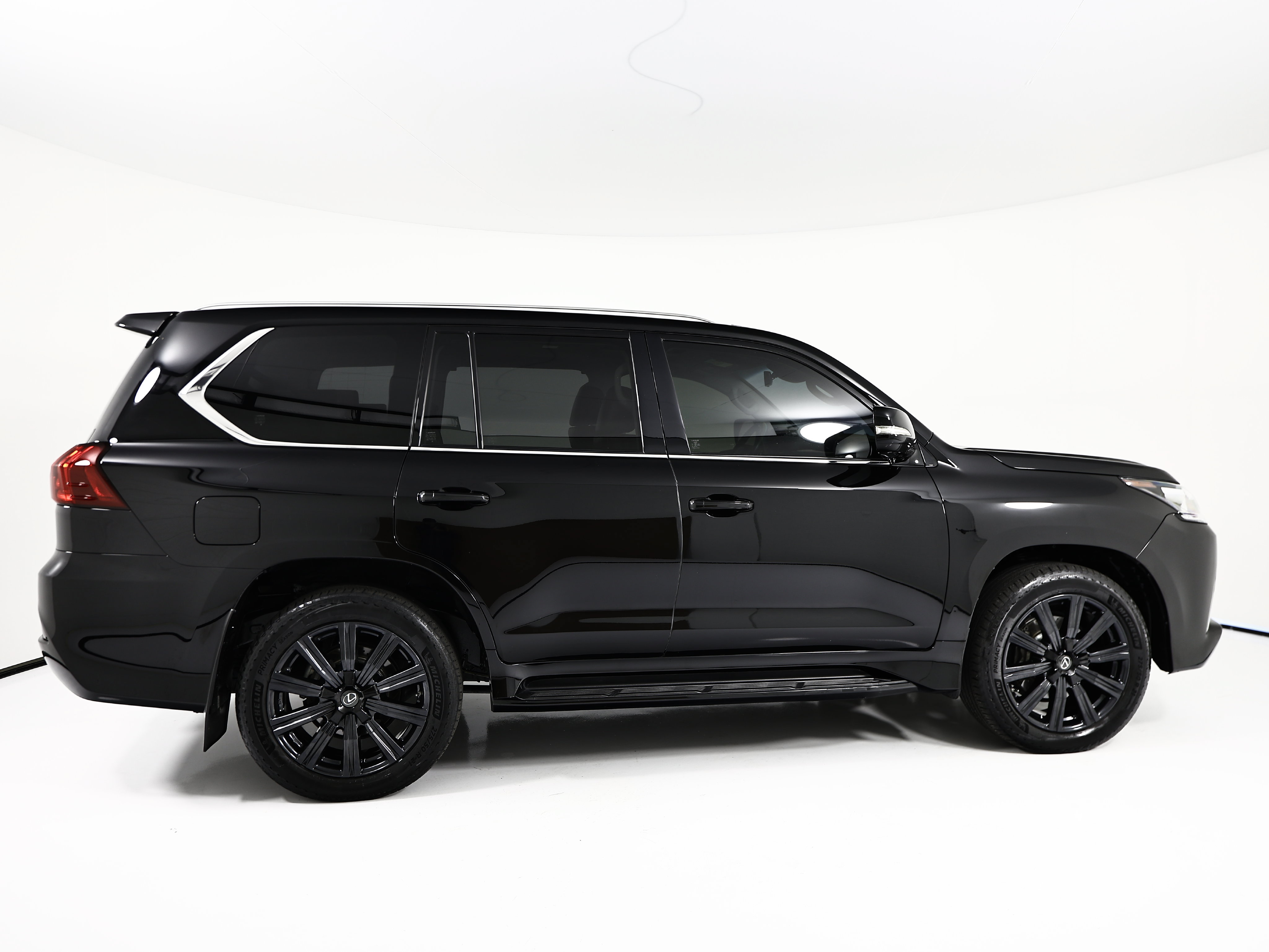 Used 2019 Lexus LX 570 4WD w/ Luxury Package image 8