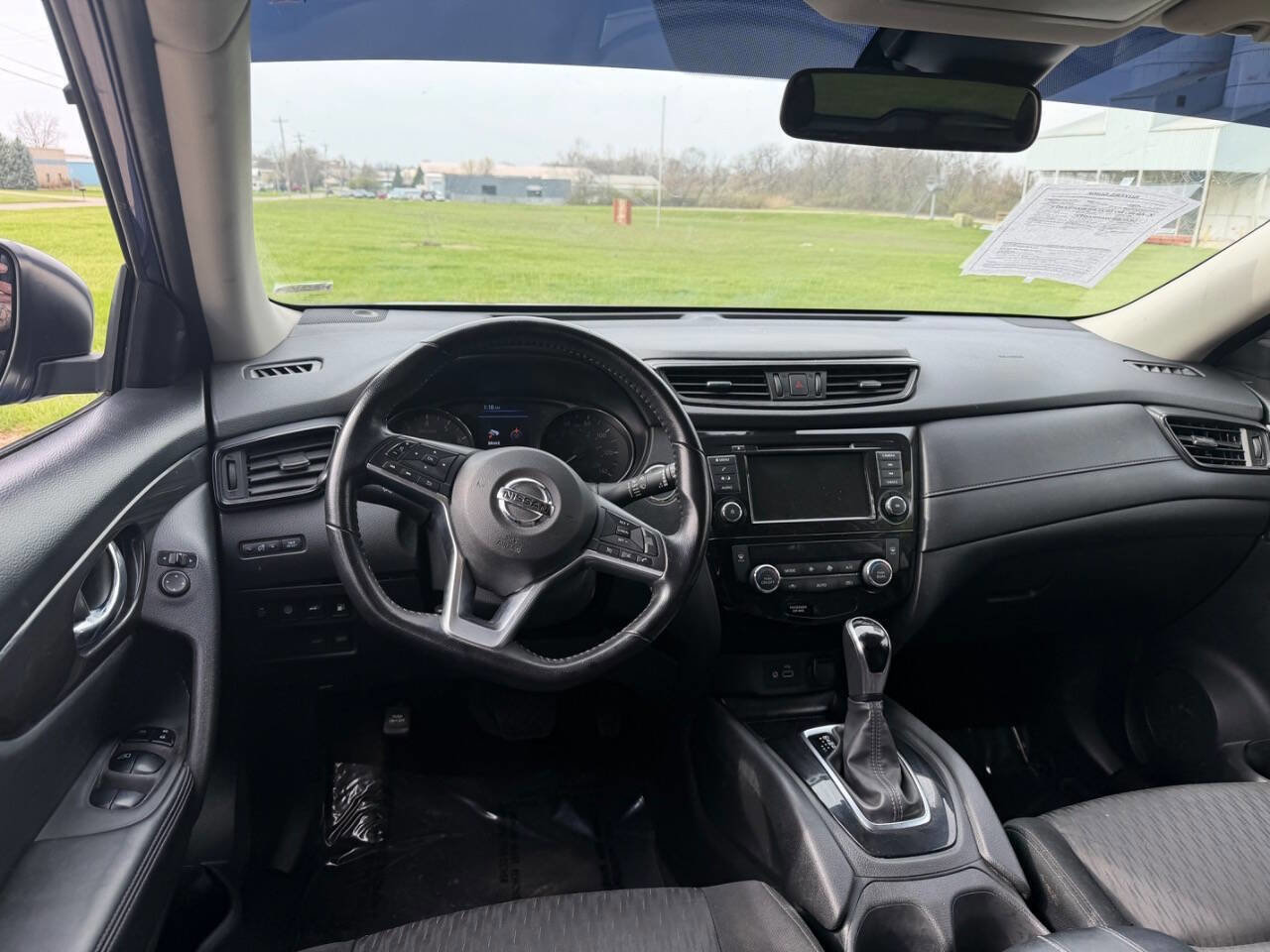 Used 2020 Nissan Rogue SV image 11