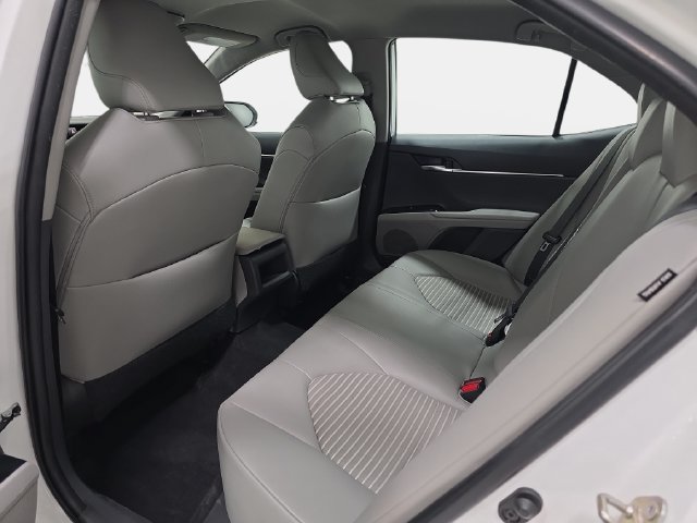 Used 2019 Toyota Camry SE FWD image 12