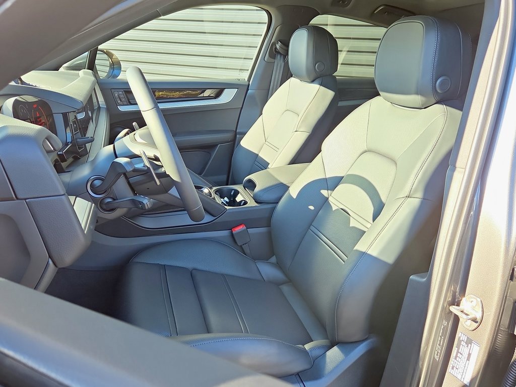 New 2026 Porsche Cayenne Coupe image 5