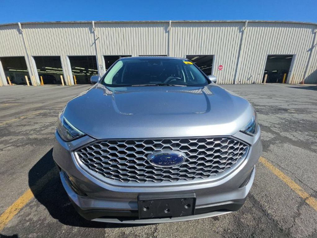 Used 2023 Ford Edge SEL w/ Convenience Package AWD/4WD image 3