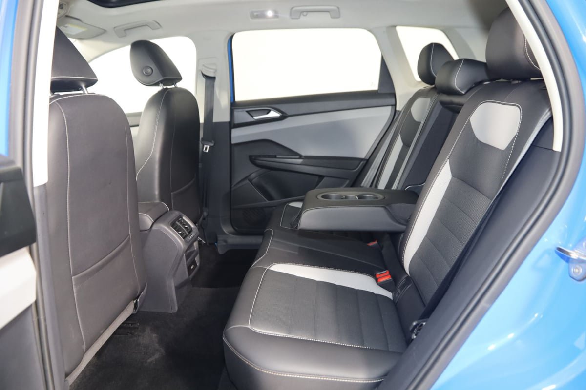 Used 2022 Volkswagen Taos SEL w/ Panoramic Sunroof Package AWD/4WD image 45