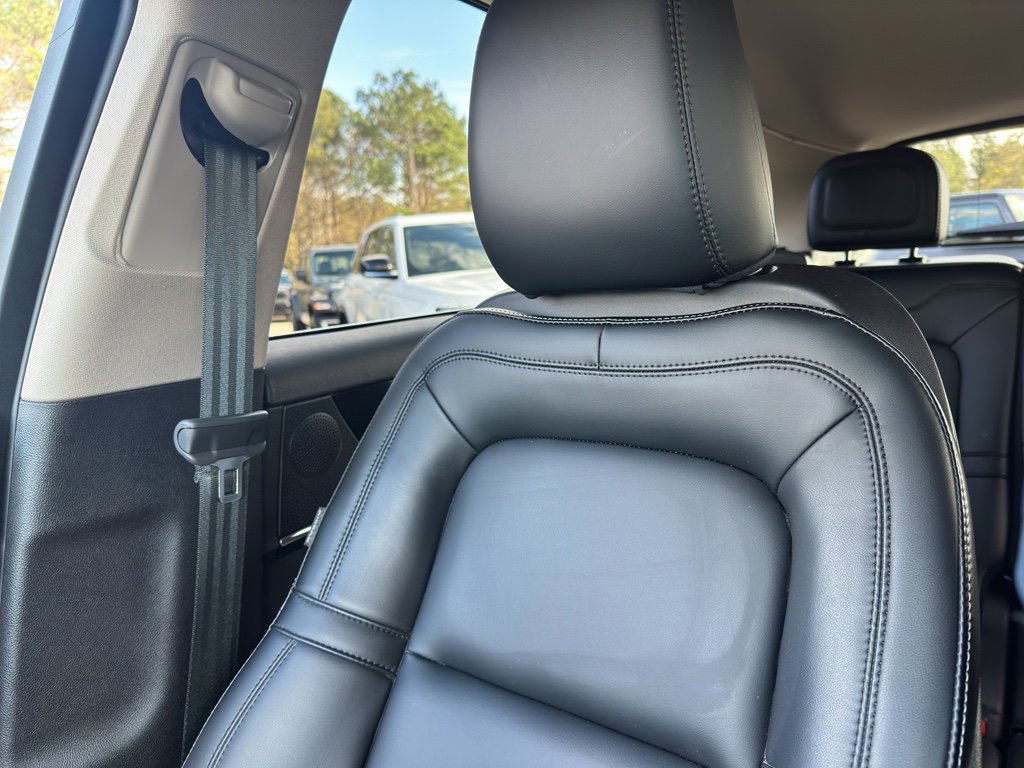 Used 2025 Lincoln Corsair Premiere image 21