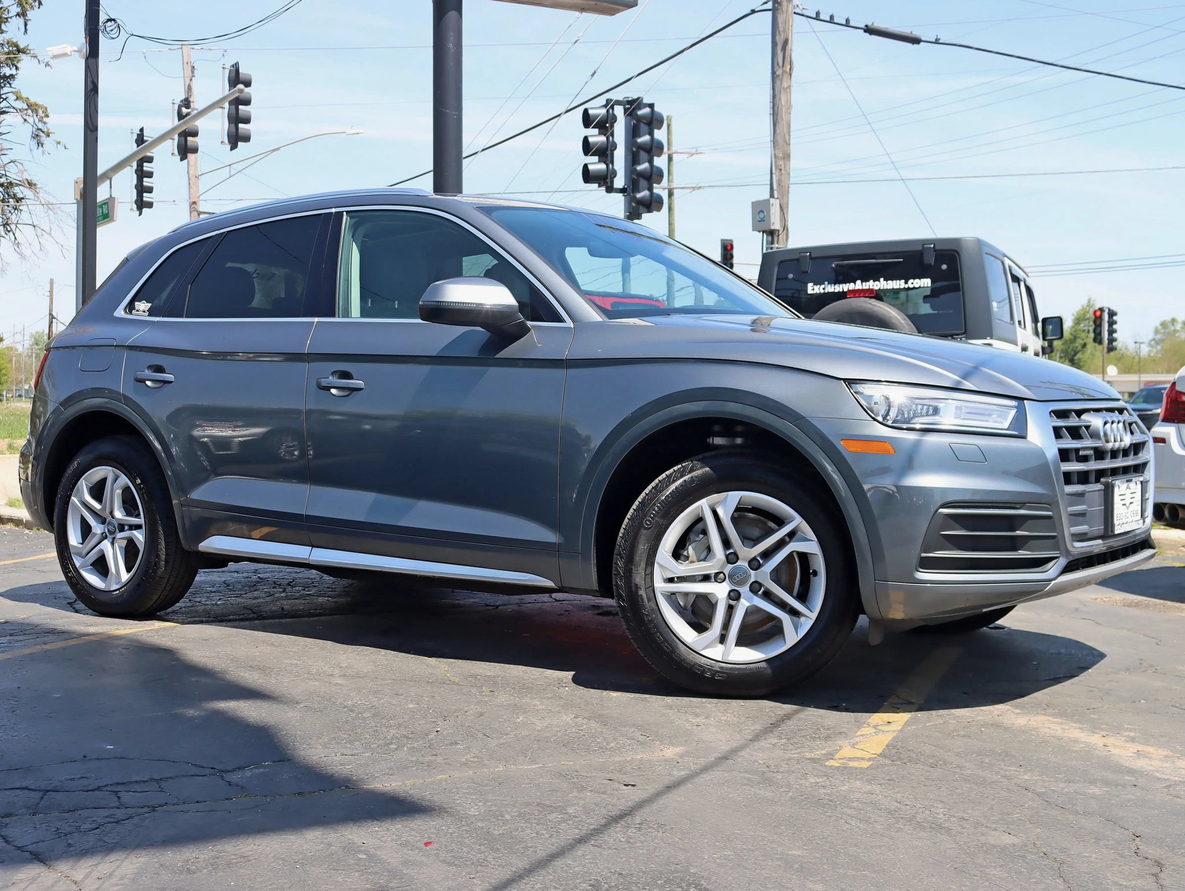 Used 2019 Audi Q5 2.0T Premium w/ Convenience Package AWD/4WD image 2