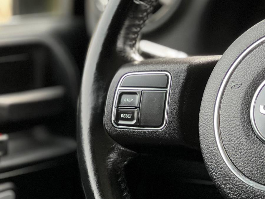 Used 2018 Jeep Wrangler Unlimited Sahara image 11