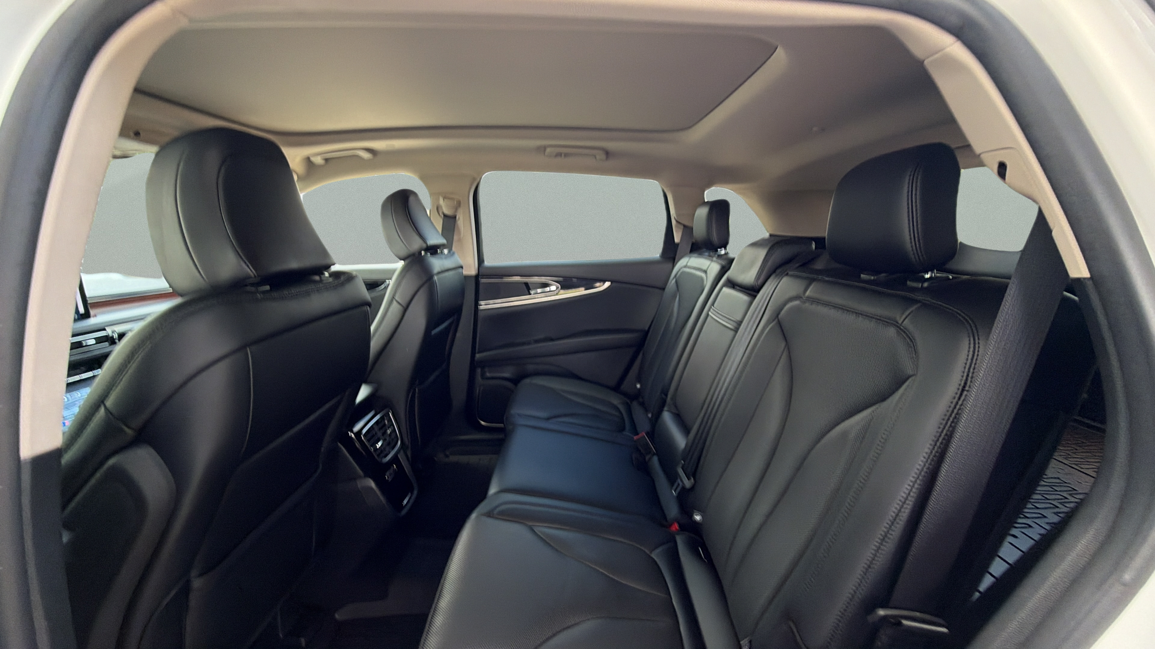 Used 2023 Lincoln Nautilus Reserve AWD/4WD image 24
