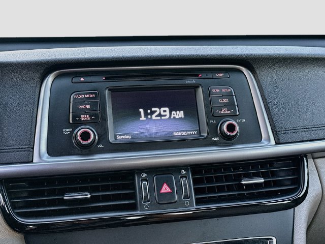 Used 2017 Kia Optima LX FWD image 14