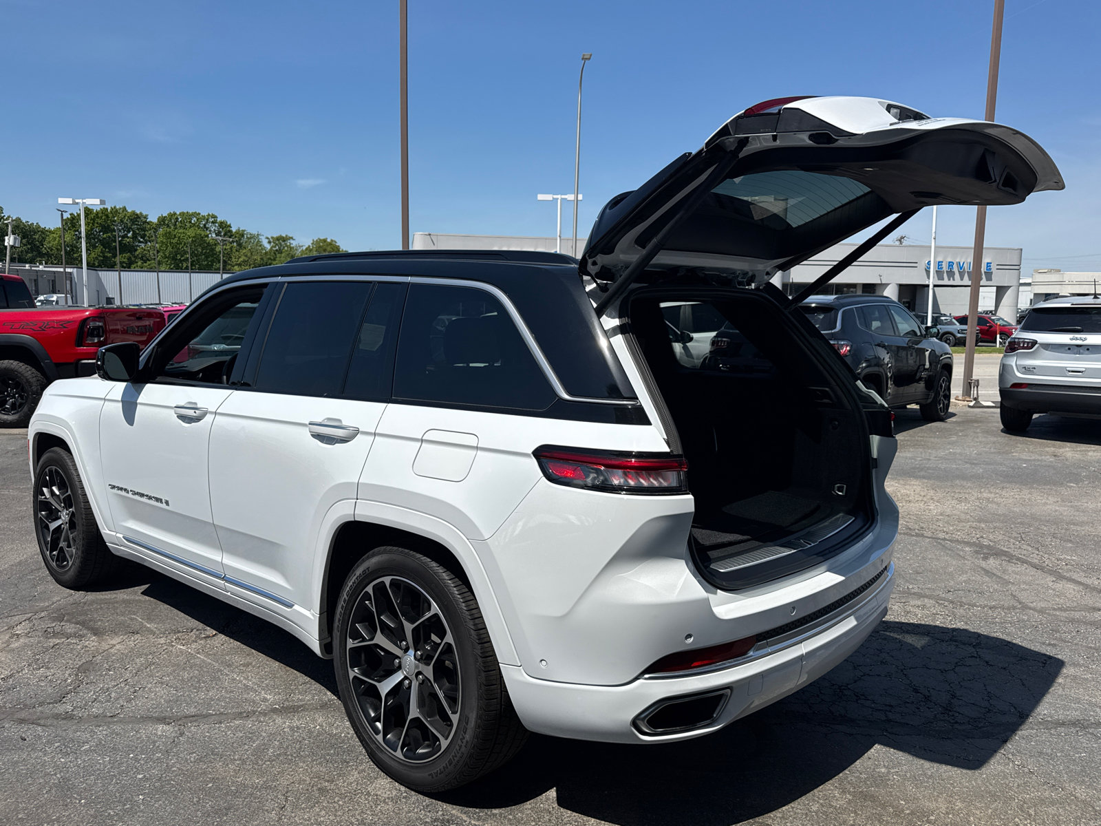 Used 2024 Jeep Grand Cherokee Summit AWD/4WD image 20