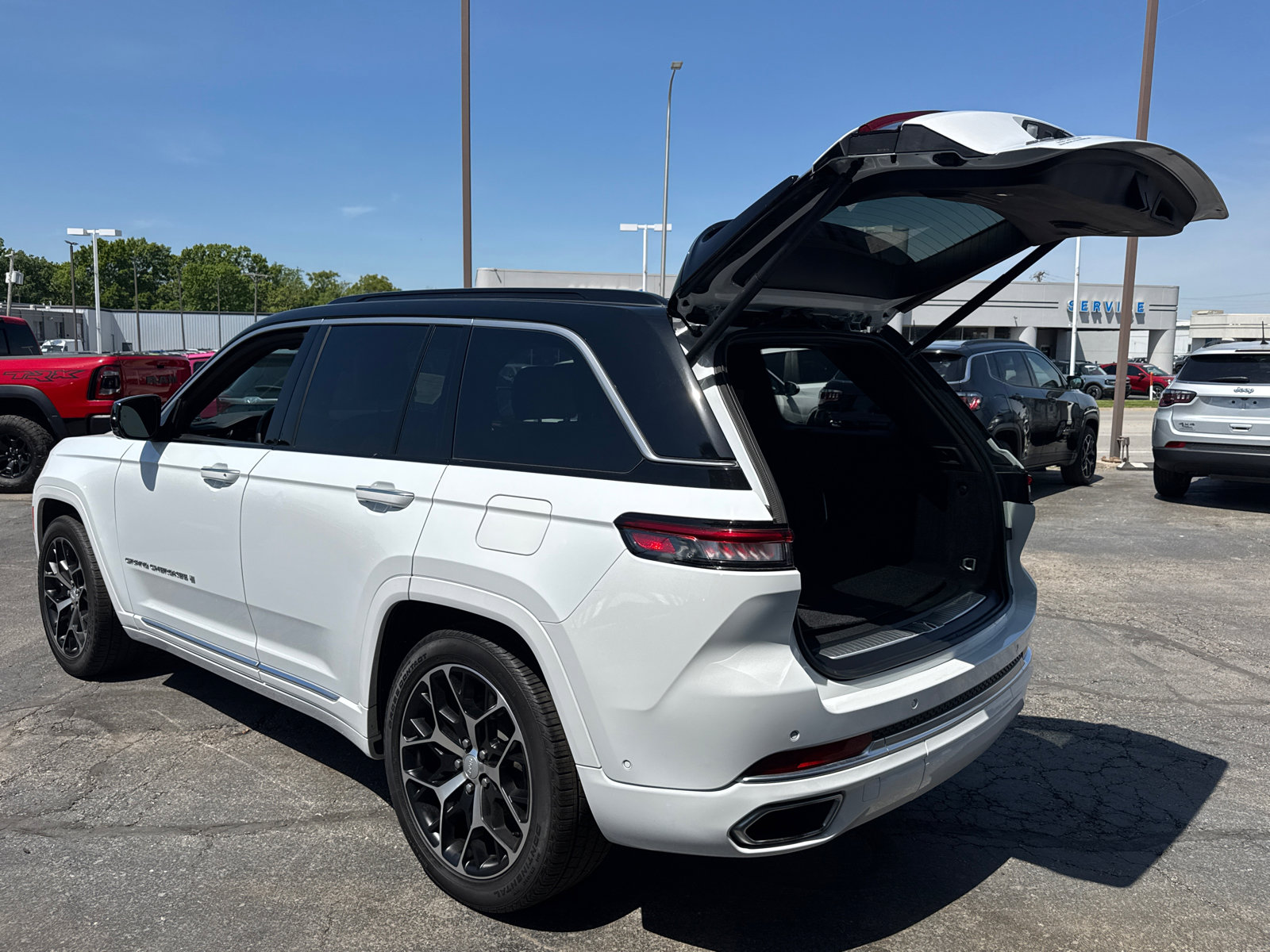 Used 2024 Jeep Grand Cherokee Summit AWD/4WD image 20