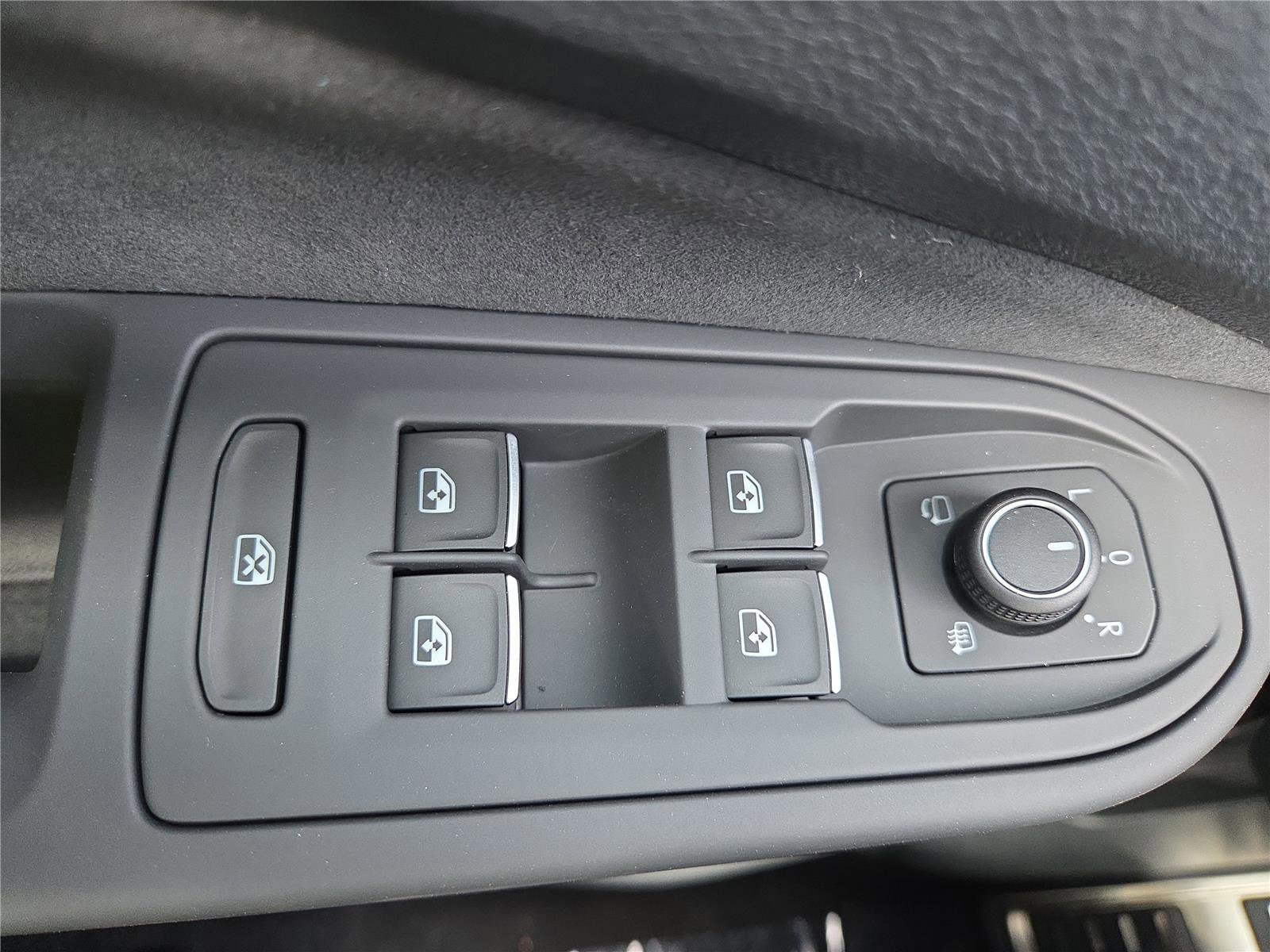 New 2026 Volkswagen GTI SE FWD image 13