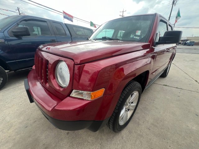 Used 2013 Jeep Patriot Latitude w/ Sun/Sound Group image 1