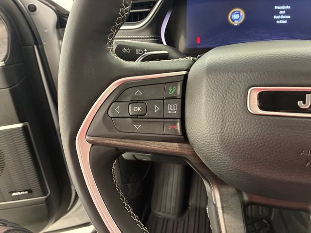 Used 2023 Jeep Grand Cherokee Limited w/ Luxury Tech Group II AWD/4WD image 23