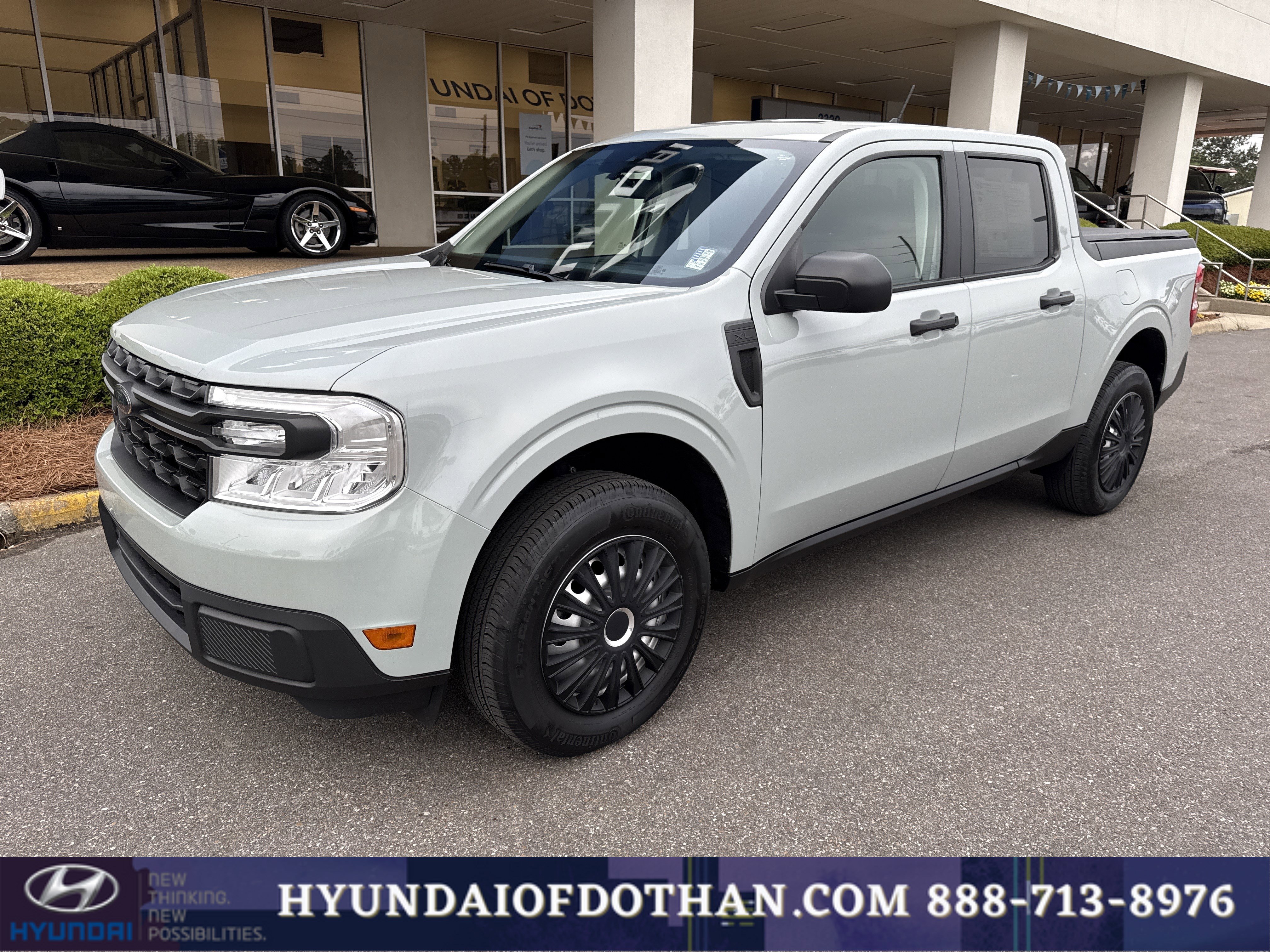 Used 2023 Ford Maverick XL image 4