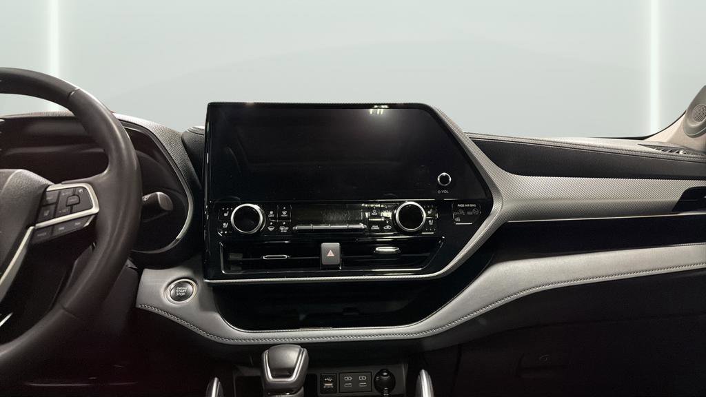 Used 2024 Toyota Highlander Platinum image 18