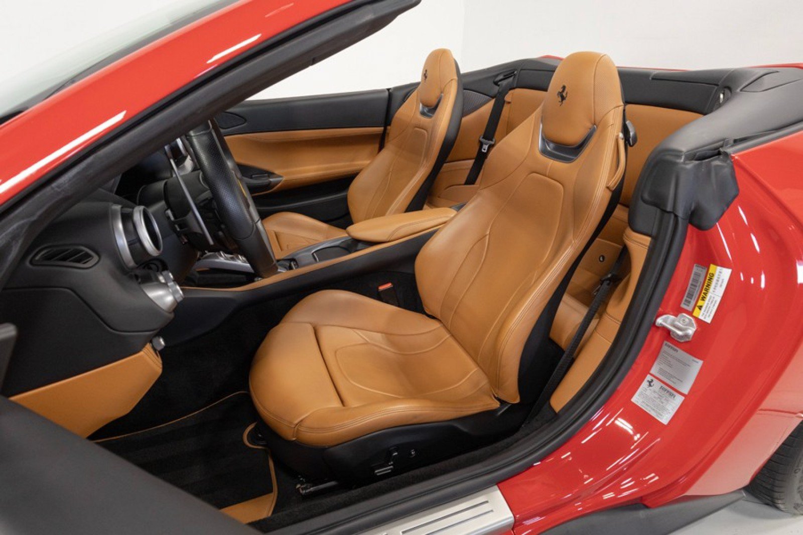 Used 2019 Ferrari Portofino RWD image 40