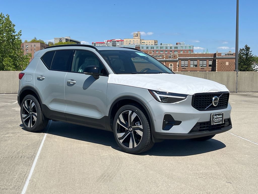 New 2026 Volvo XC40 B5 Plus w/ Climate Package AWD/4WD image 1
