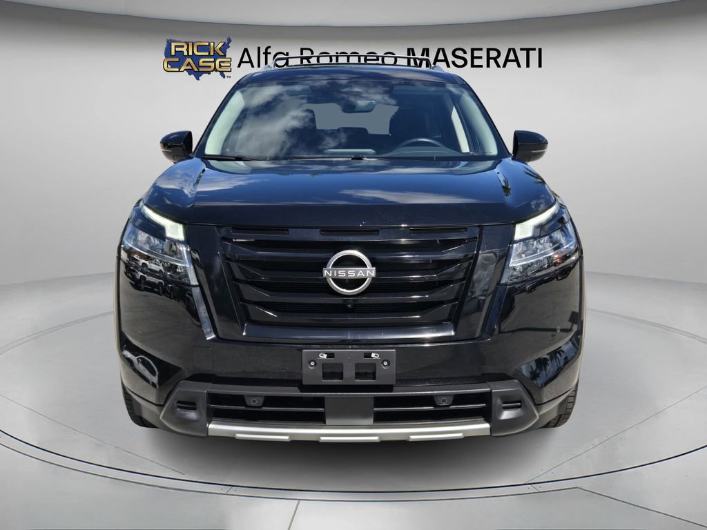 Used 2023 Nissan Pathfinder SL w/ Black Appearance Package image 4