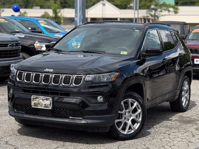 Used 2023 Jeep Compass Latitude AWD/4WD image 1