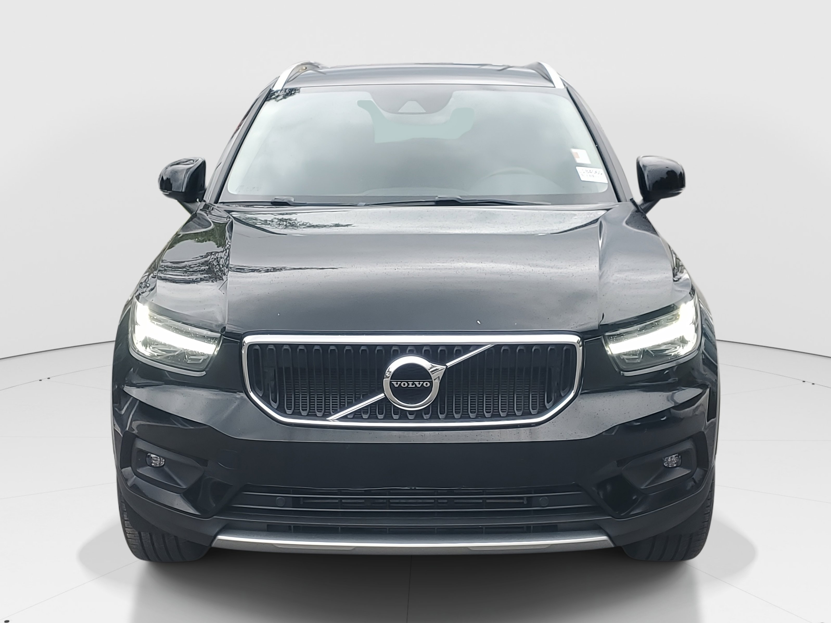 Used 2021 Volvo XC40 T4 Momentum w/ Protection Package Premier image 2