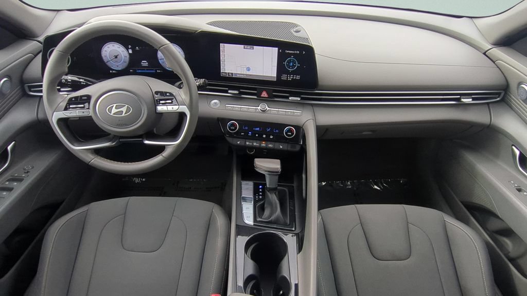 Used 2025 Hyundai Elantra SEL FWD image 10