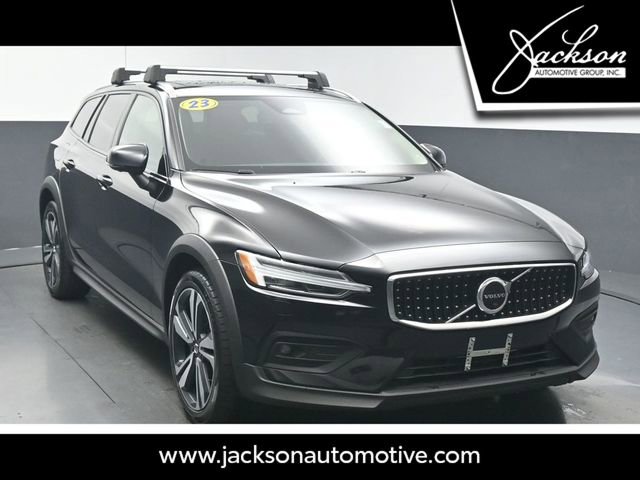 Used 2023 Volvo V60 B5 Cross Country Plus w/ Climate Package AWD/4WD image 1
