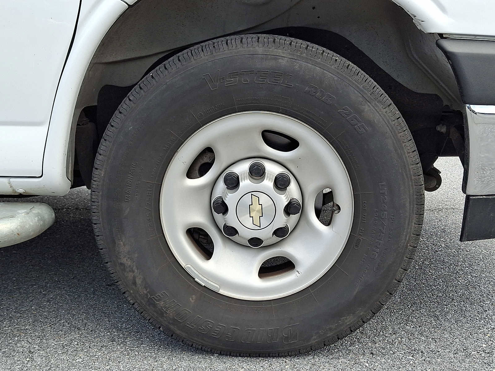 Used 2024 Chevrolet Express 2500 w/ Driver Convenience Package RWD image 8