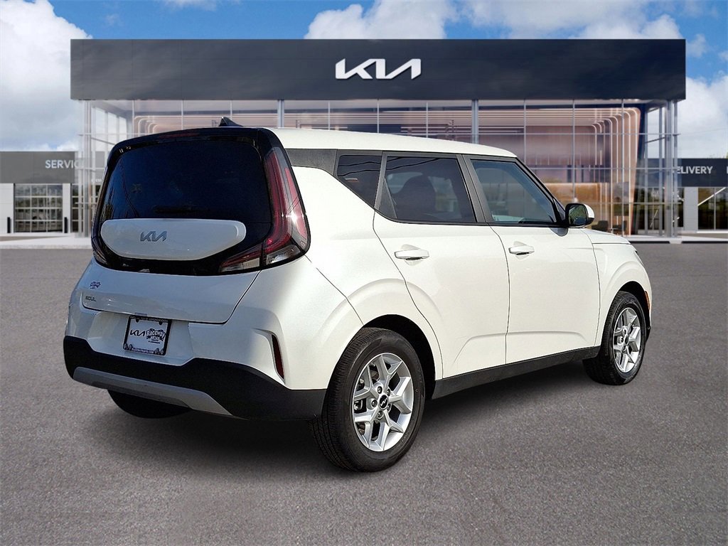 Certified 2023 Kia Soul LX w/ LX Technology Package image 6