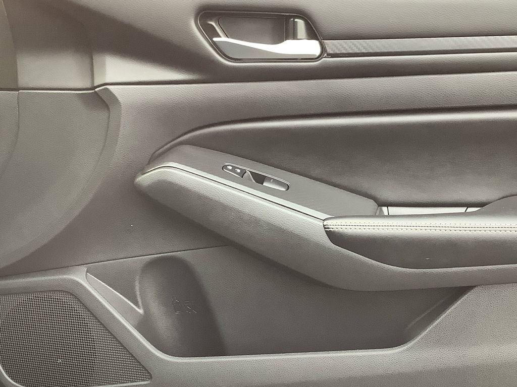 Used 2024 Nissan Altima 2.5 SV image 15