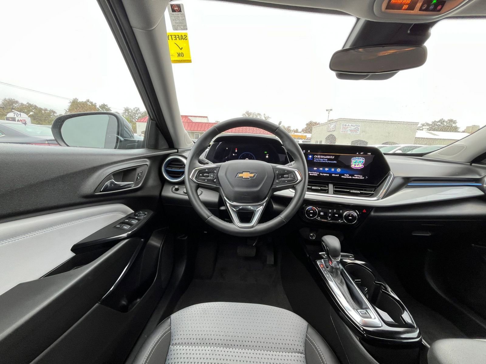 Used 2025 Chevrolet Trax LT w/ LT Convenience Package image 32