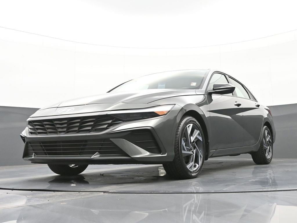 Certified 2025 Hyundai Elantra Sport image 50