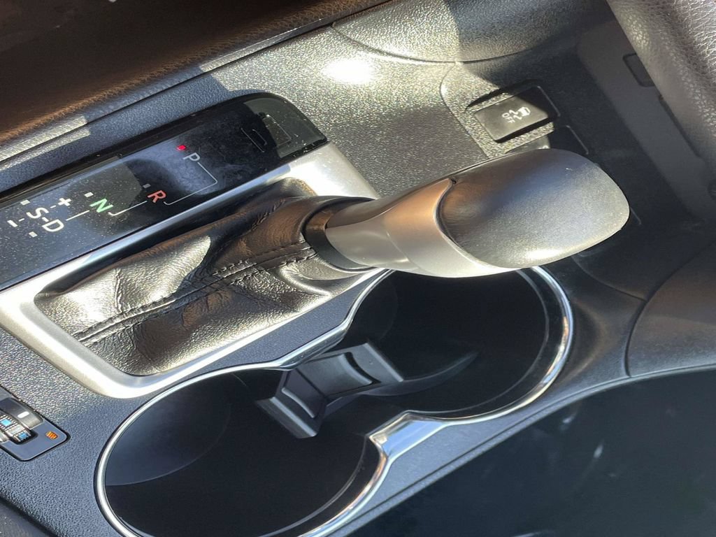 Used 2017 Toyota Highlander Limited FWD image 44